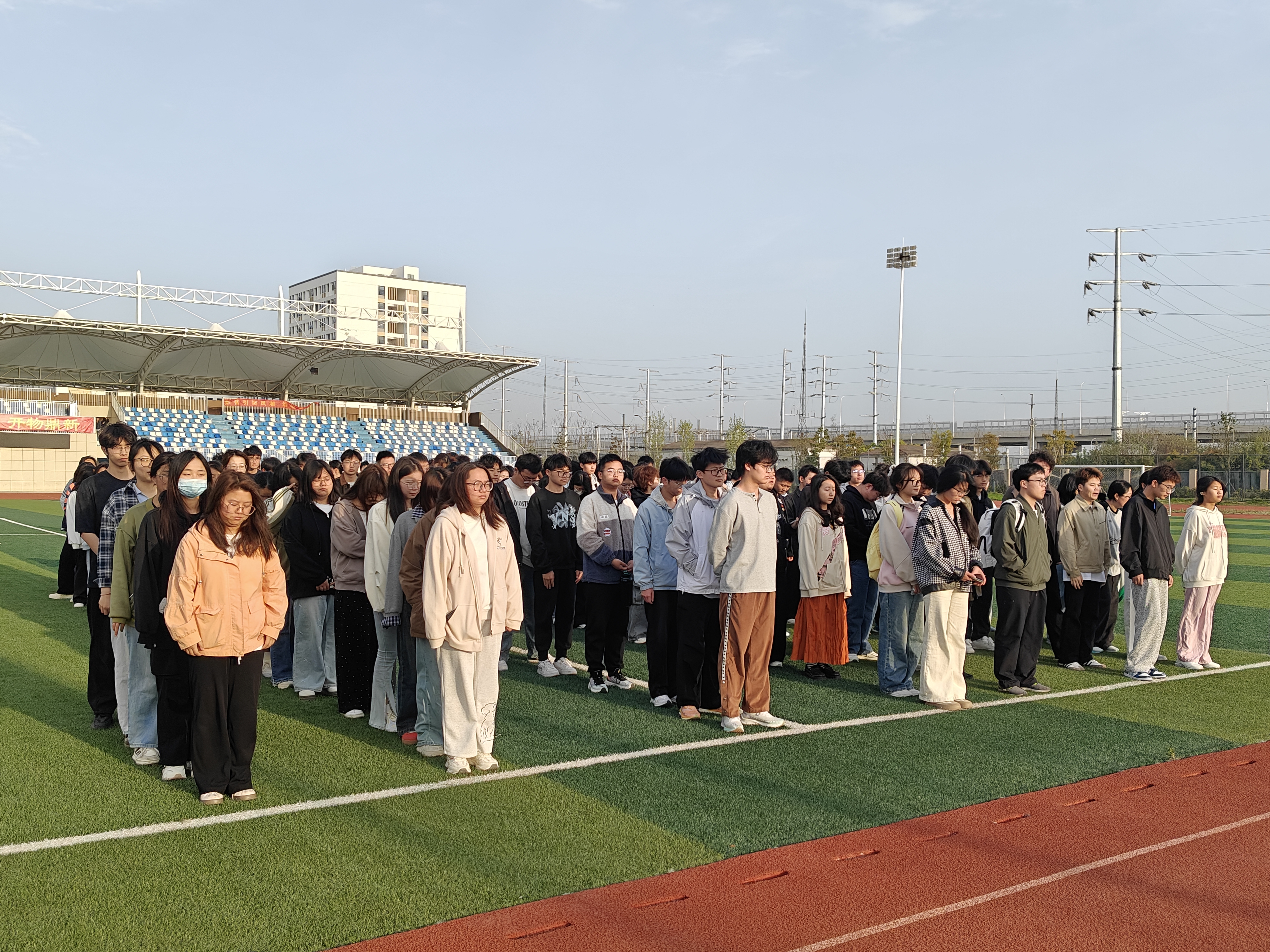 1743992186513119.jpg 升旗1.jpg