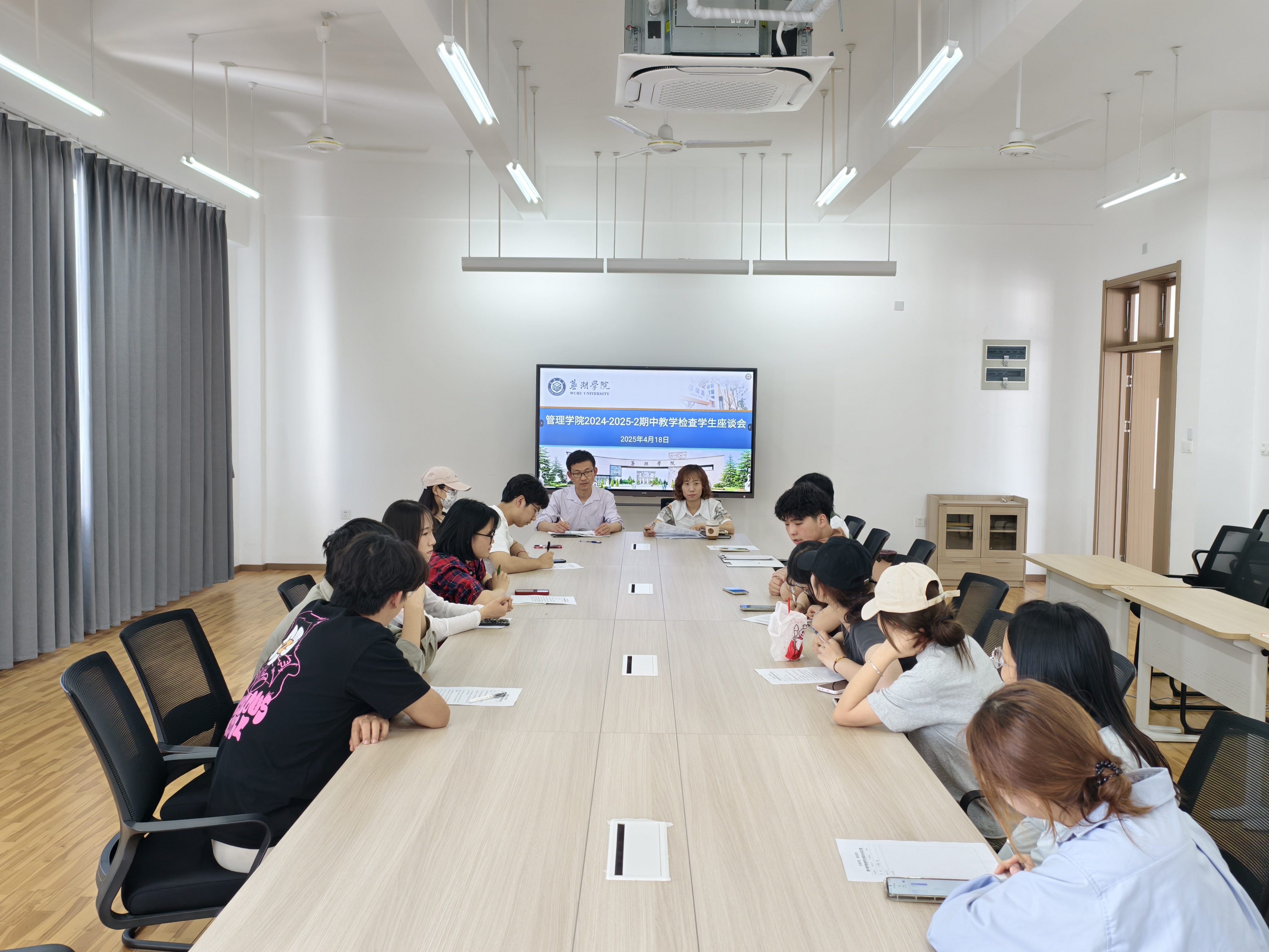 1745719766220375.jpg 期中教学学生座谈会2025.4.18.jpg