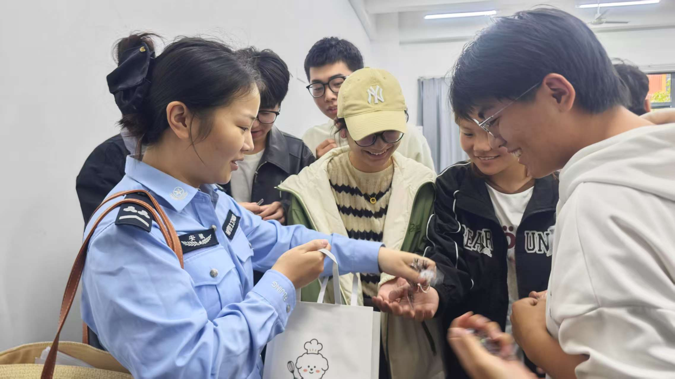 1760493449372864.png 图片2.png