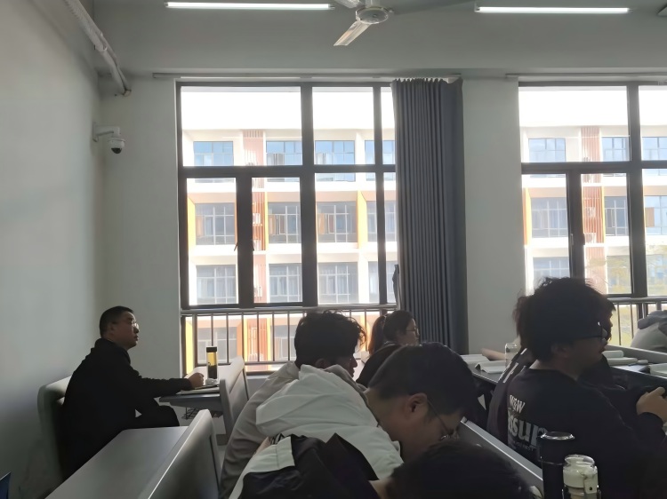 1763007955454697.jpg 刘巍书记听课-修改尺寸版.jpg