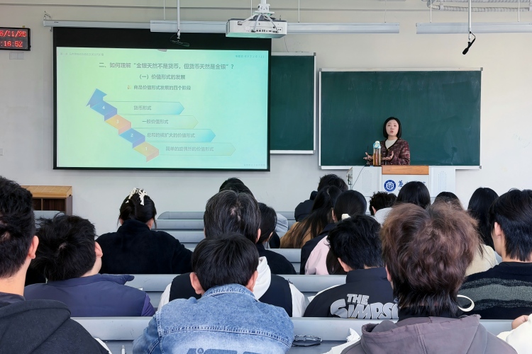 1764516287438680.jpg 房书记听课01(1)-修改尺寸版.jpg
