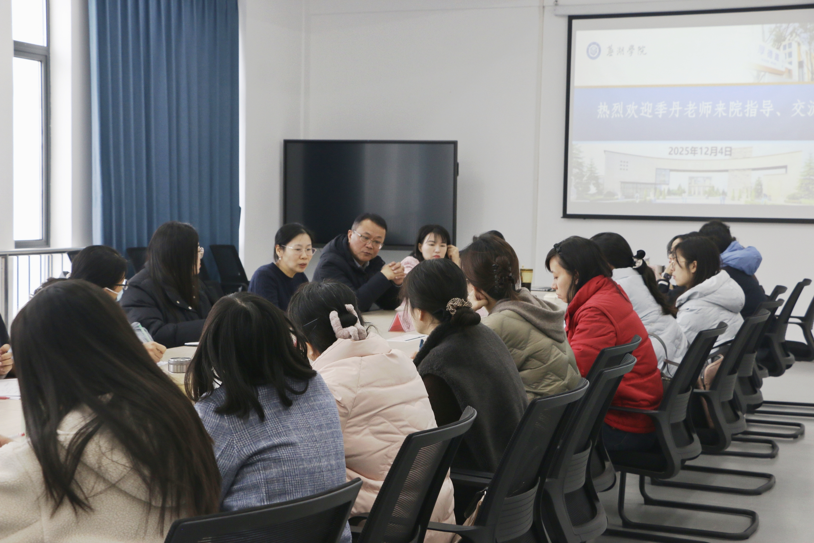 1765158089231688.jpg 座谈会3.jpg