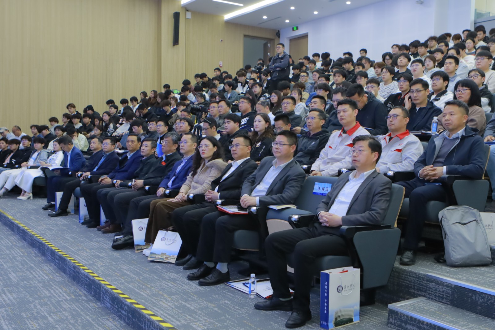 1776070345346570.jpg 1776070345346570.jpg